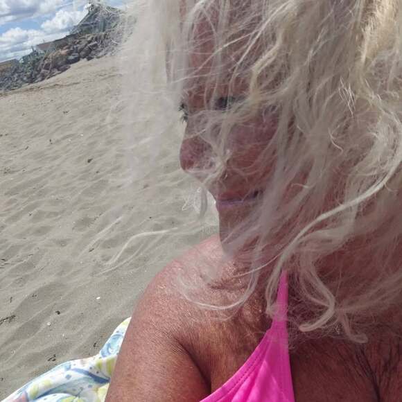 beachblondecara
